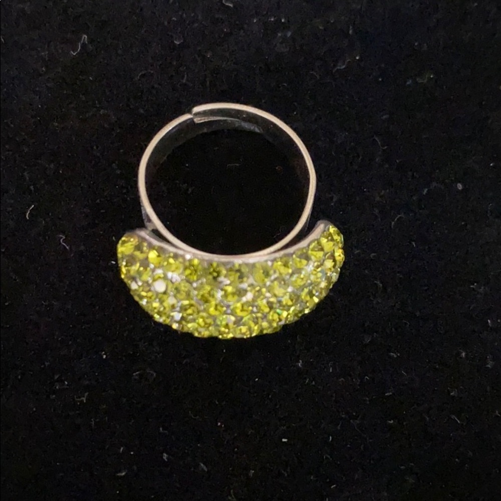 Gorgeous Green Diamond Ring - Picture 2 of 3